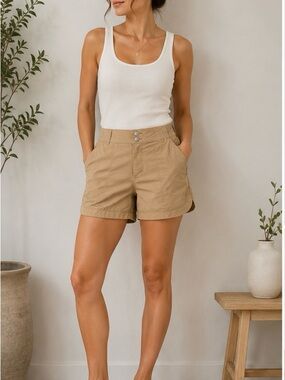 The American Outdoorsman Women’s Tan Hiking Trail Shorts Size Large